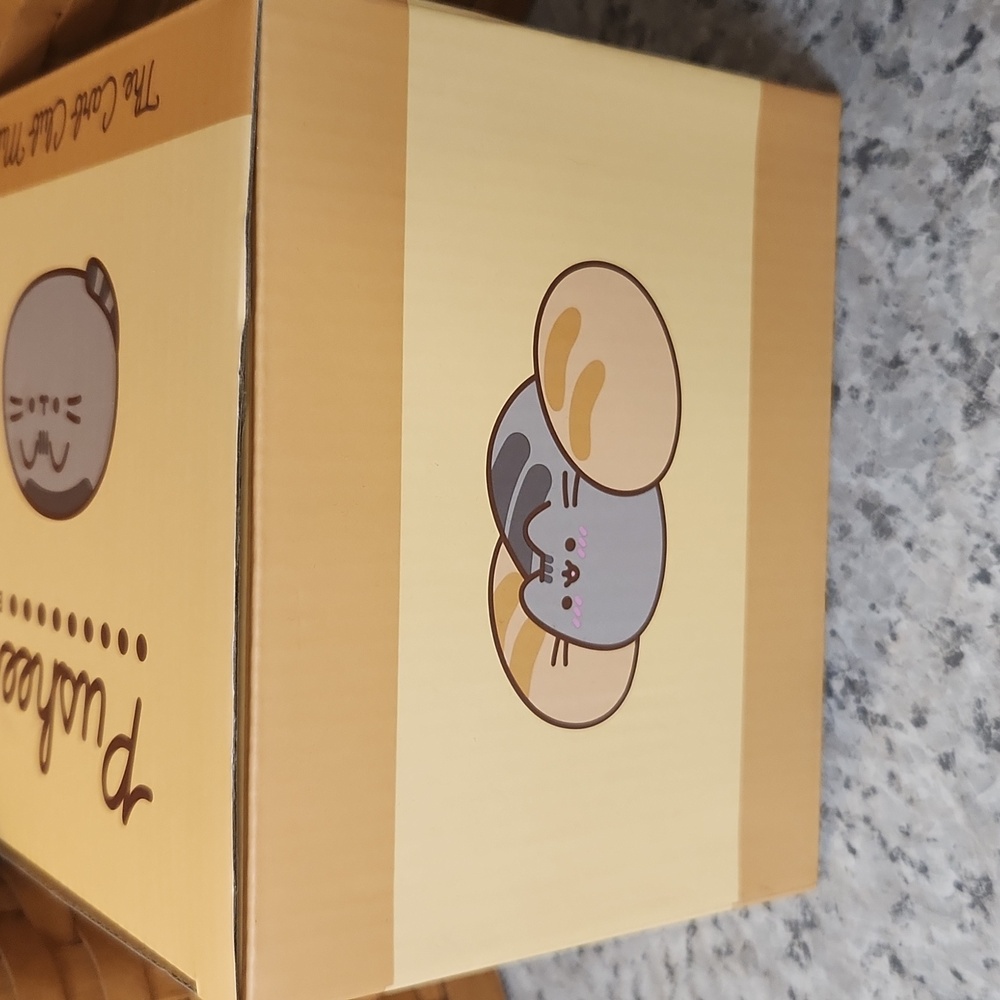 Pusheen The Carb Club Mug Box Exclusive Warm & Toasty Cat Cup - Picture 12 of 12